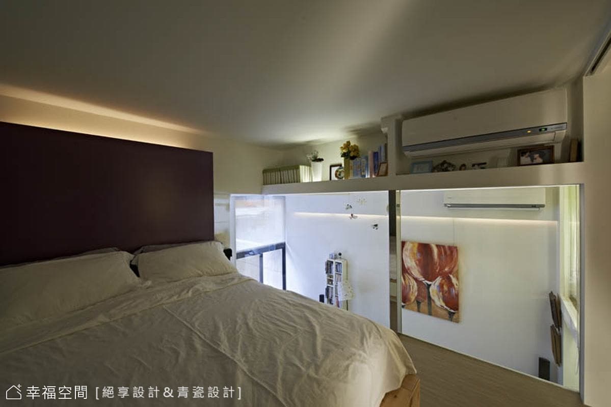 主臥床頭