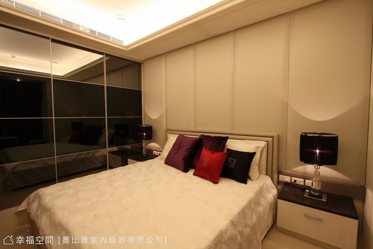 主臥室另一側牆面