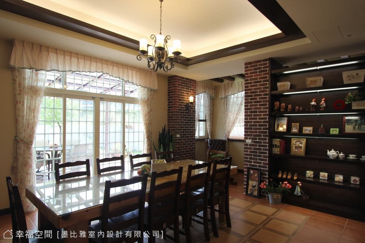 餐廳望向陽台