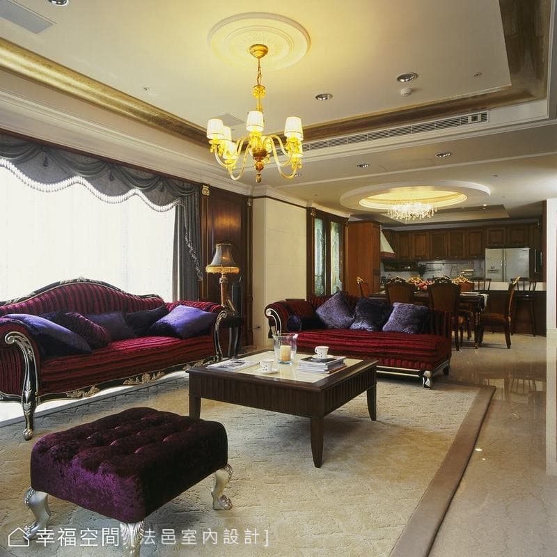 客廳望向餐廳