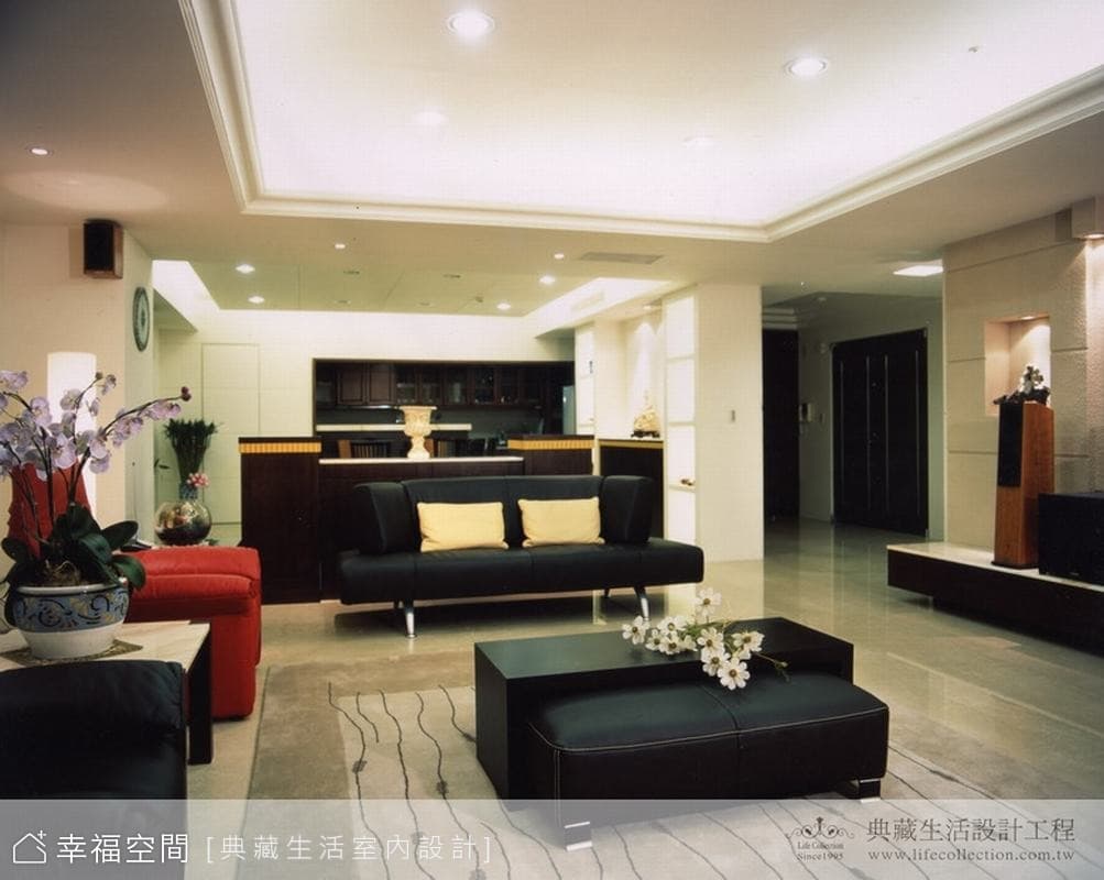 客廳望向餐廳