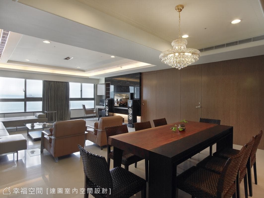 玄關望向室內