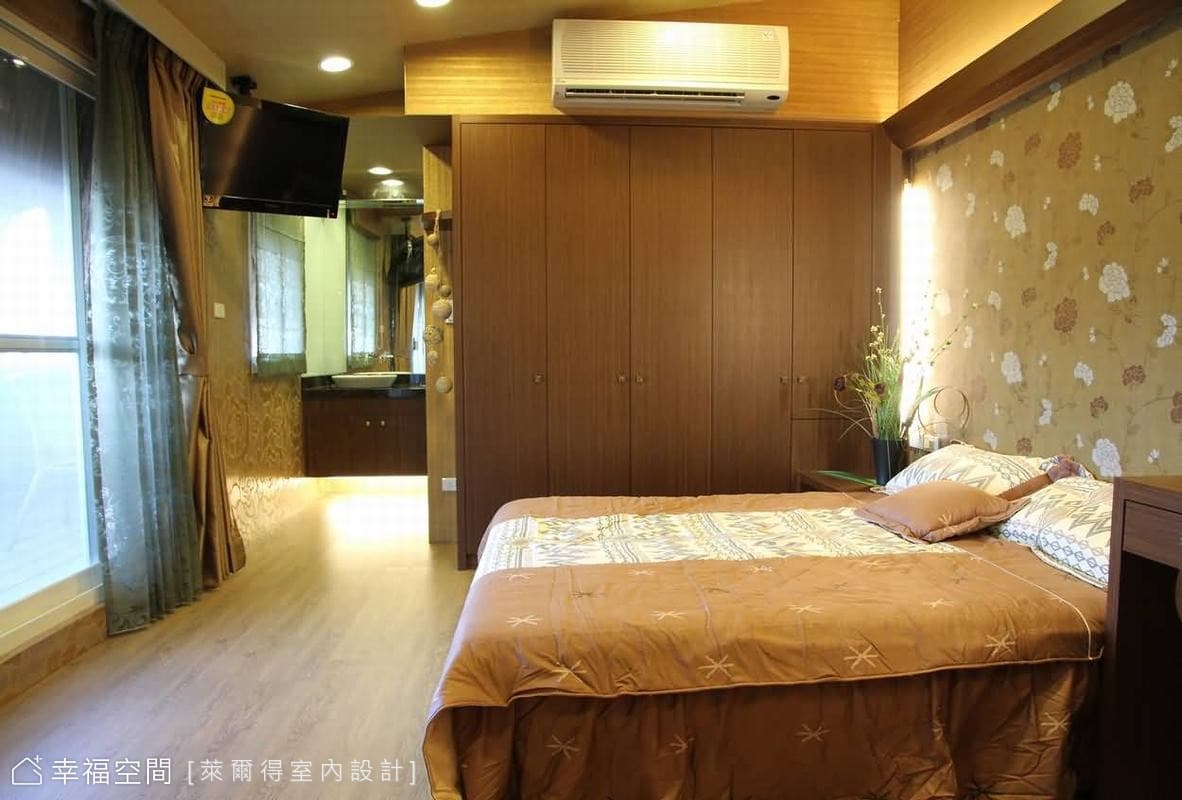 主臥天花