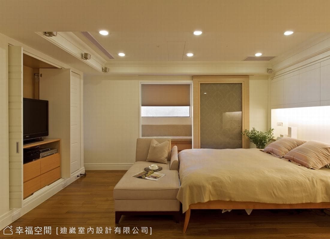 主臥更衣與休閒