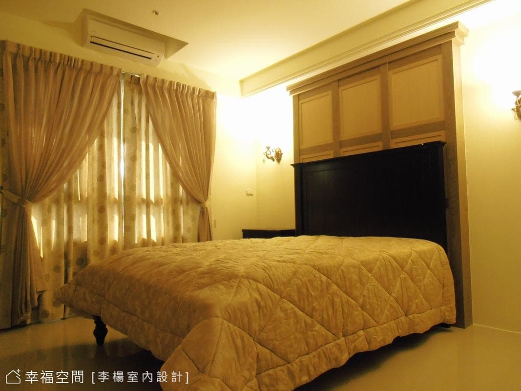 主臥床頭