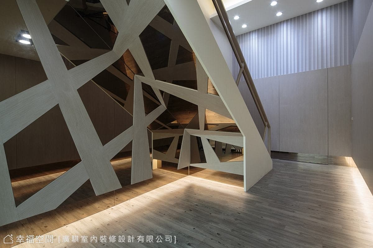 梯下空間