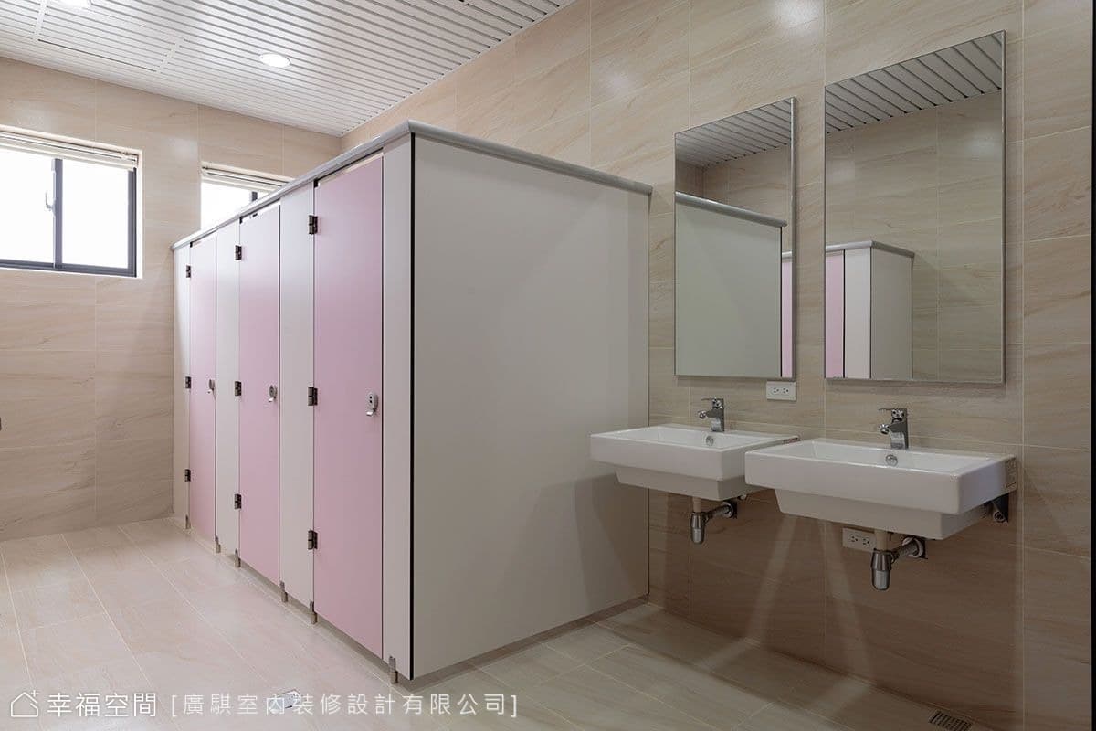 女廁