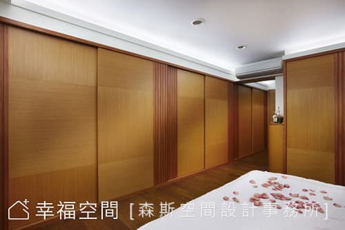 主臥衣櫃