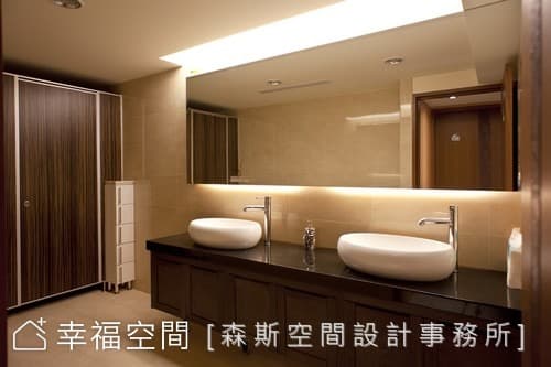 女廁