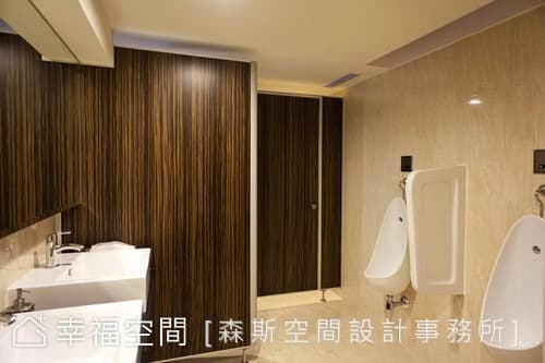 男廁