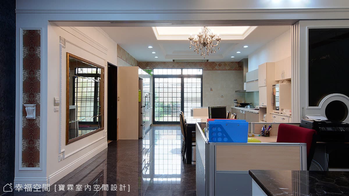 辦公區望向廚房