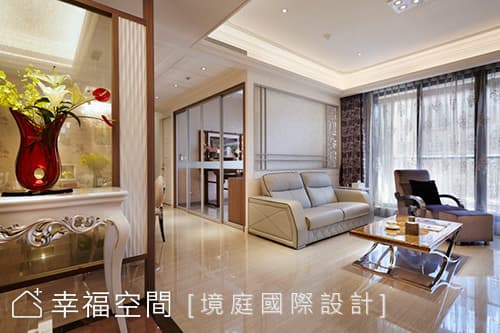 玄關望向客廳
