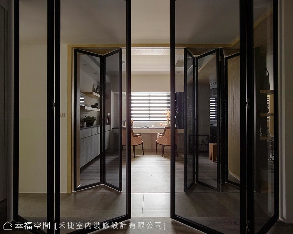 穿透式摺門