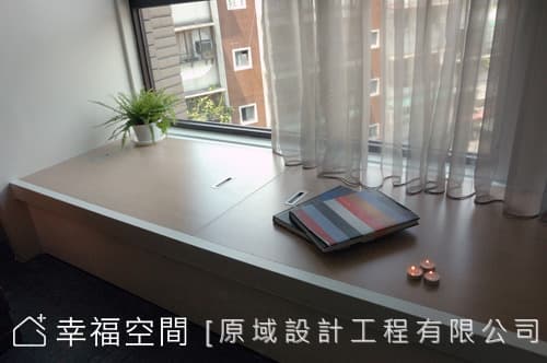 客廳臥榻