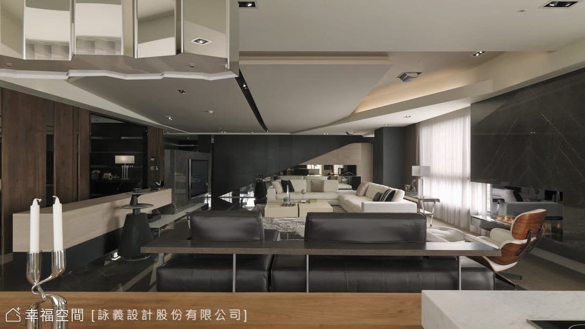 由餐廳望向客廳