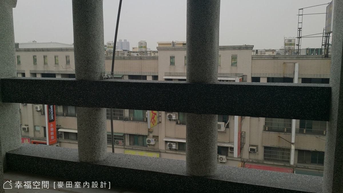 頂樓拱窗