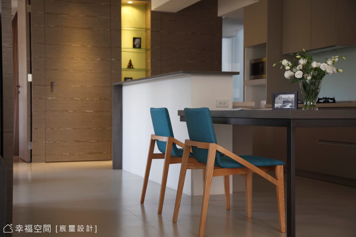 亮色家具