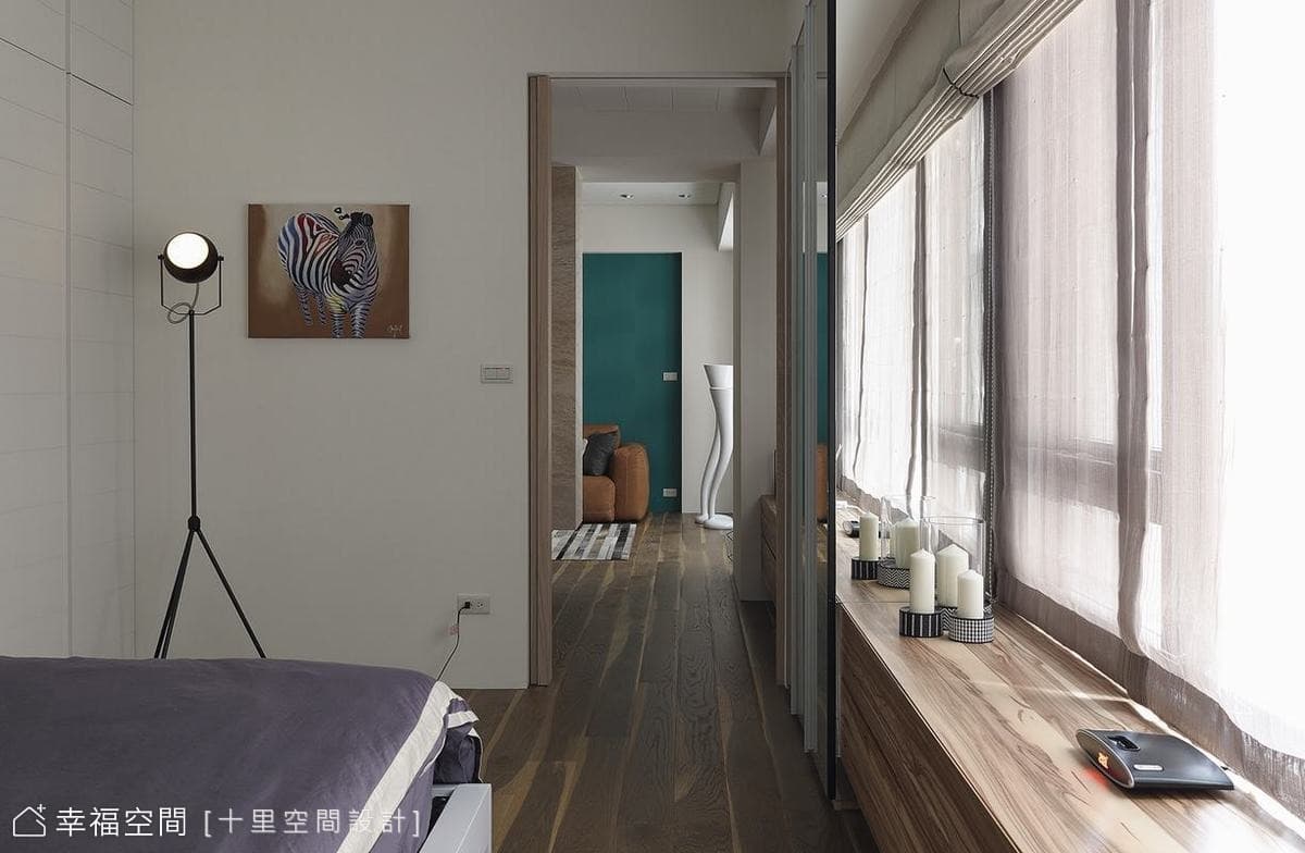 窗邊臥榻
