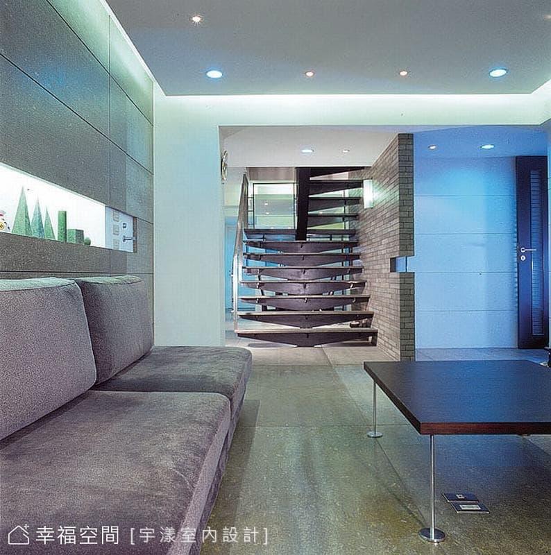 客廳面向玄關