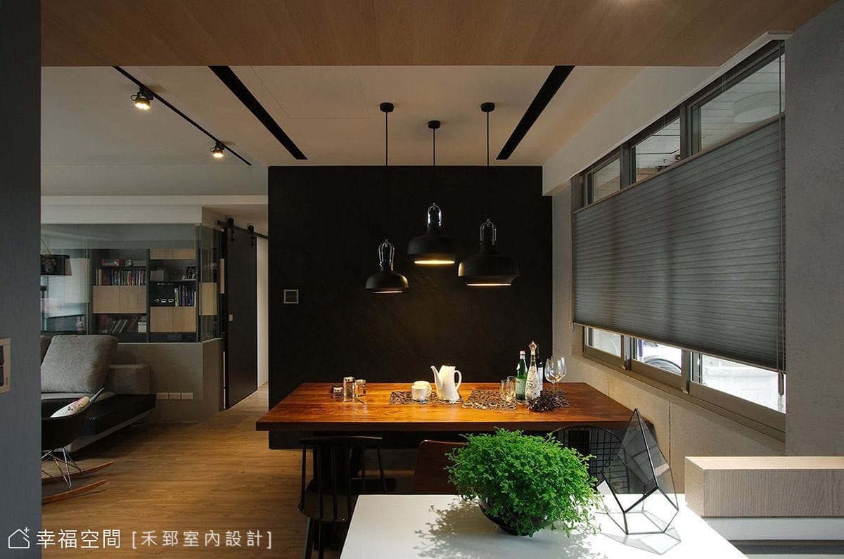 廚房望向餐廳