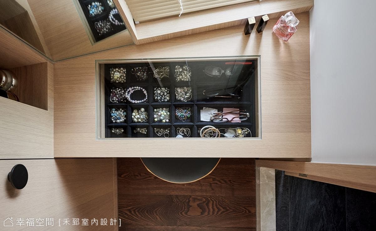 梳化妝區