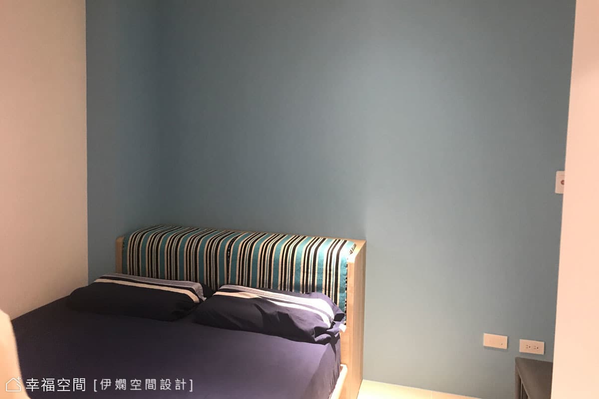 利用床頭櫃與油漆修飾大柱