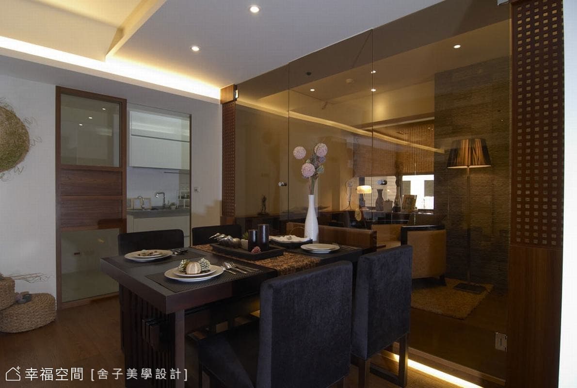 餐廳望向廚房