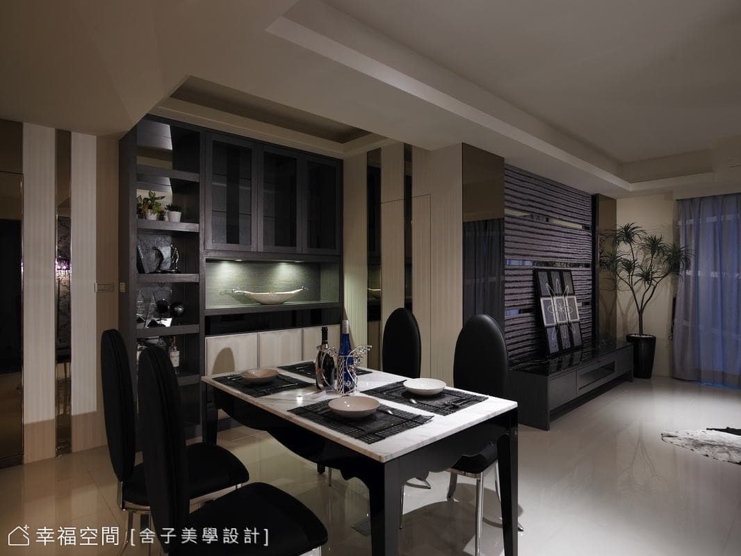 餐廳望向客廳