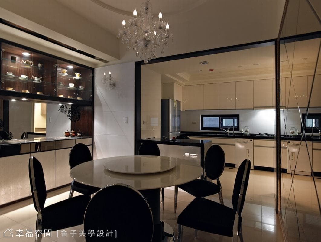 餐廳望向廚房