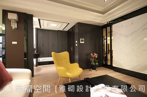 客廳面向玄關