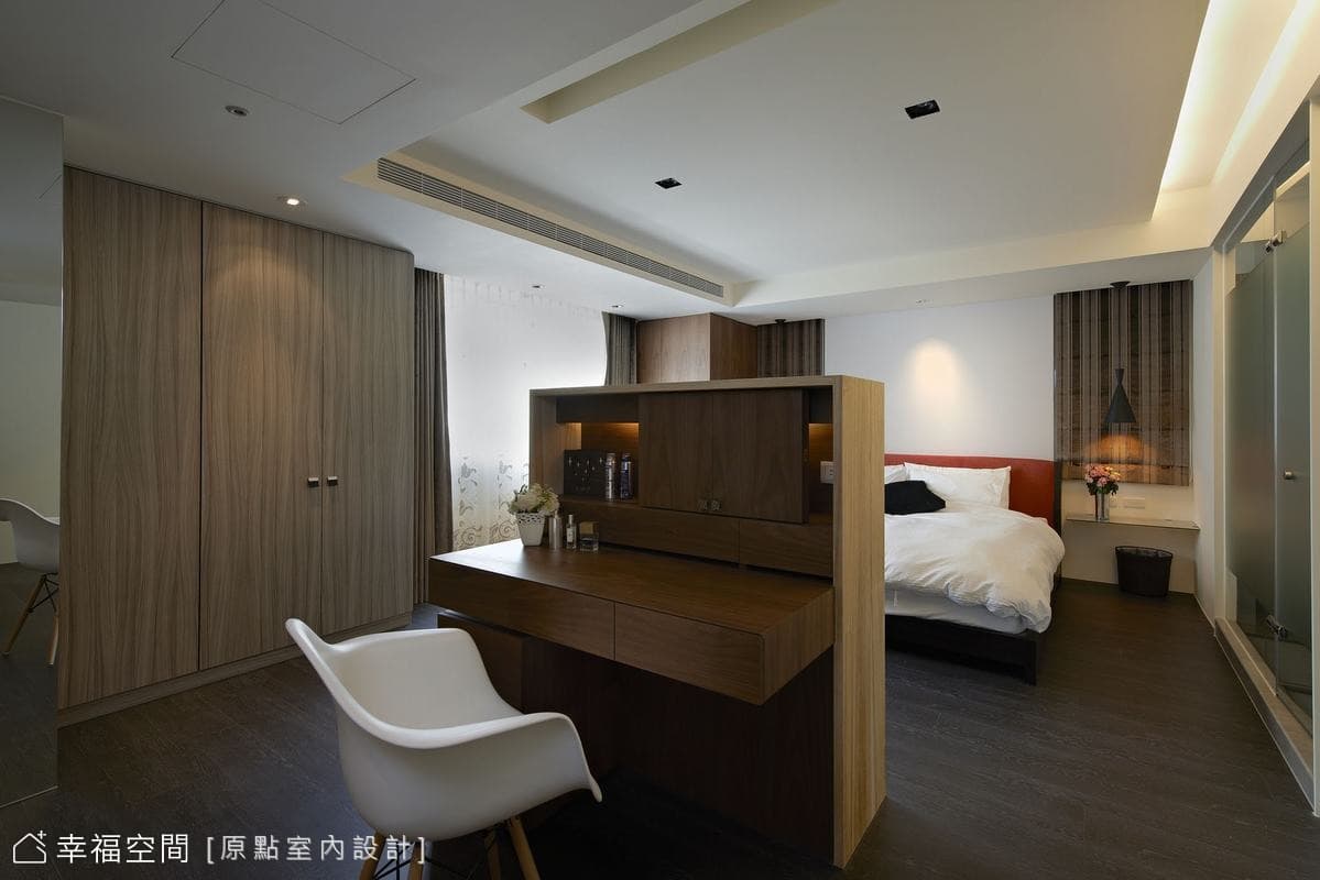 主臥房梳妝台