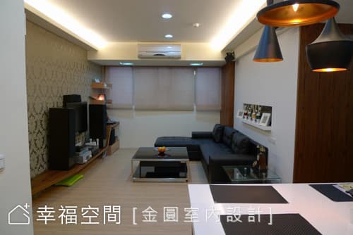 餐廳面向客廳