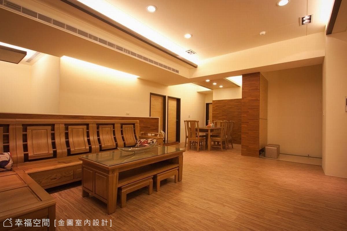 客廳面向玄關