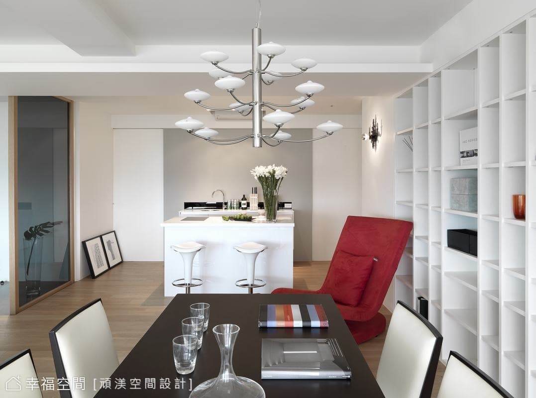 餐廳望向吧檯