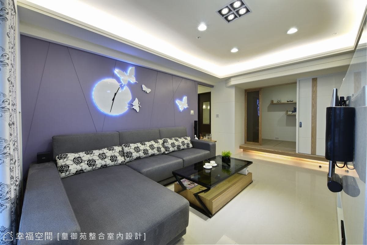 沙發背牆