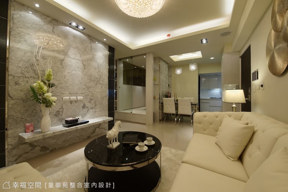 客廳望向餐廳