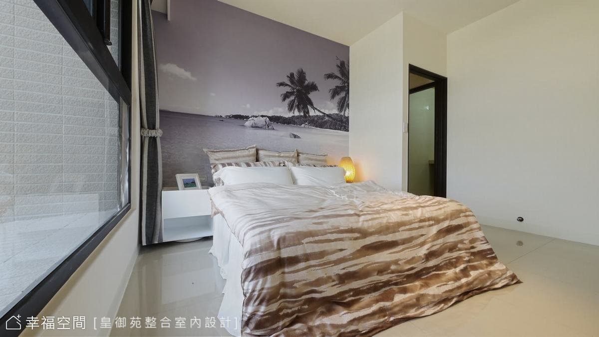 主臥室床頭