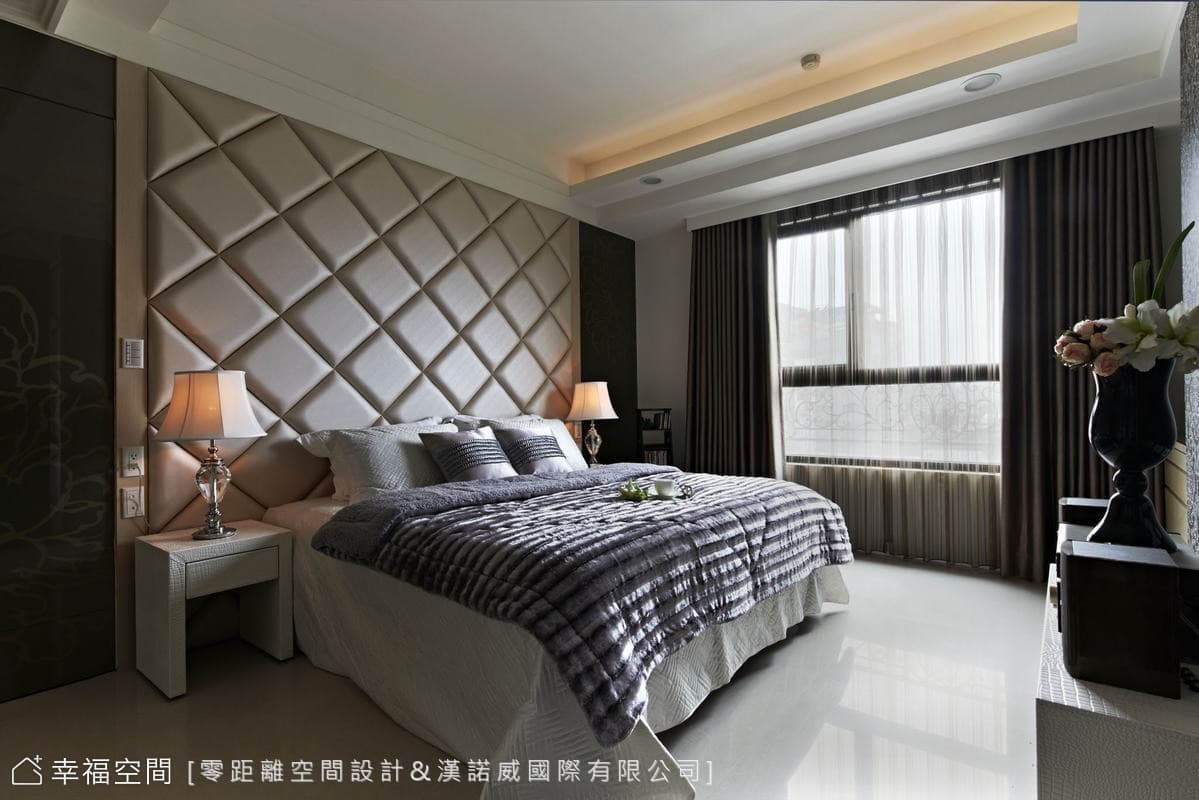 主臥室床頭