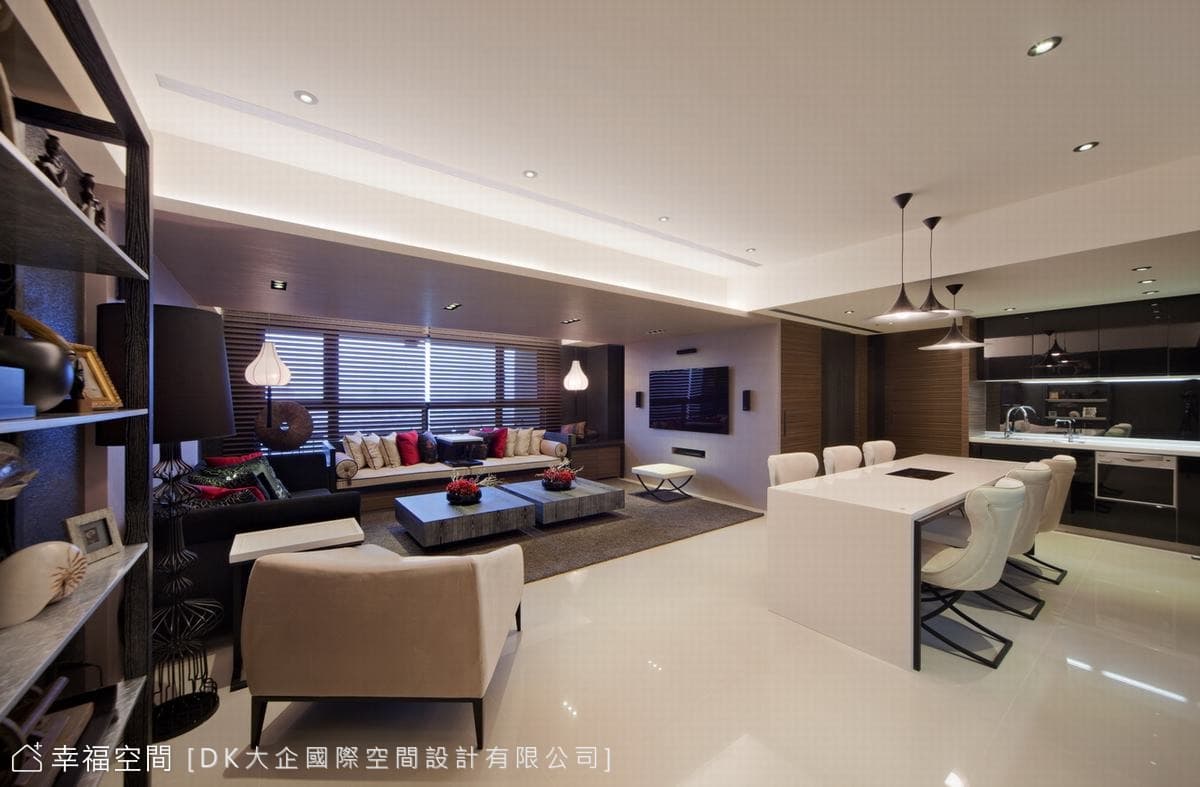 玄關望向客廳
