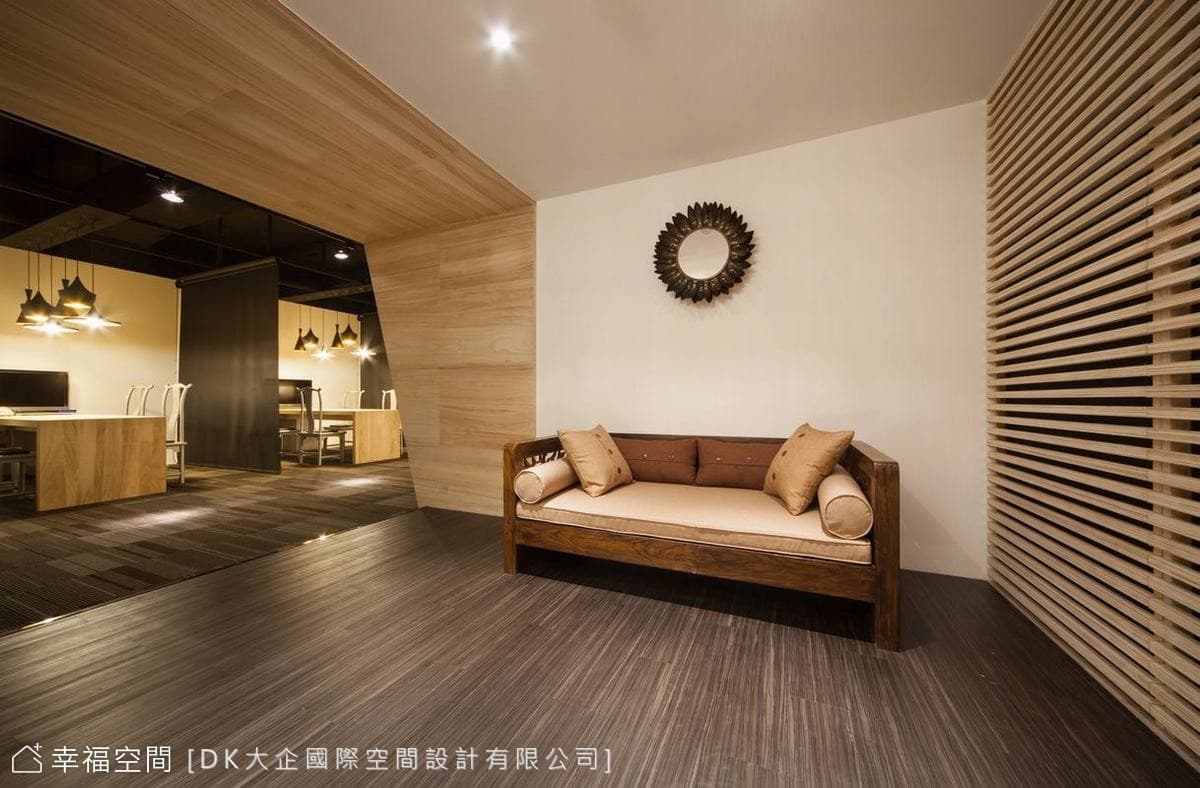 在咖啡藝廊看小家進行式