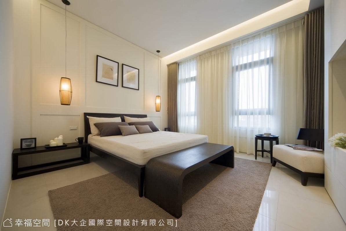 主臥床頭