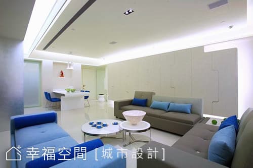 客廳望向餐廳