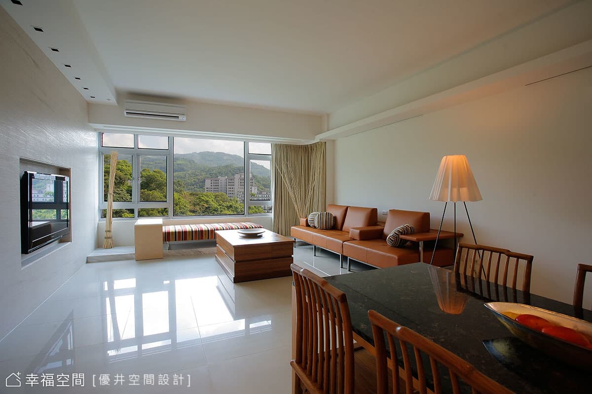 以窗框景