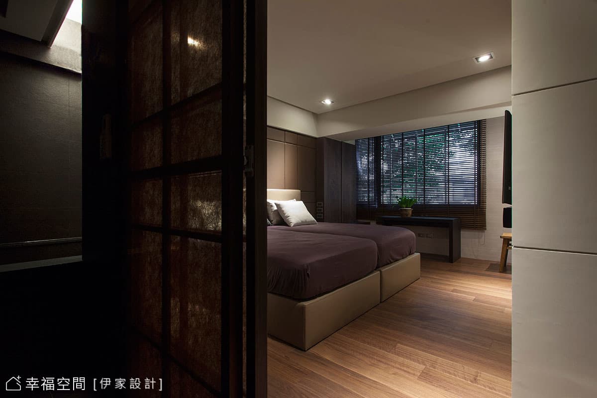 主臥地坪