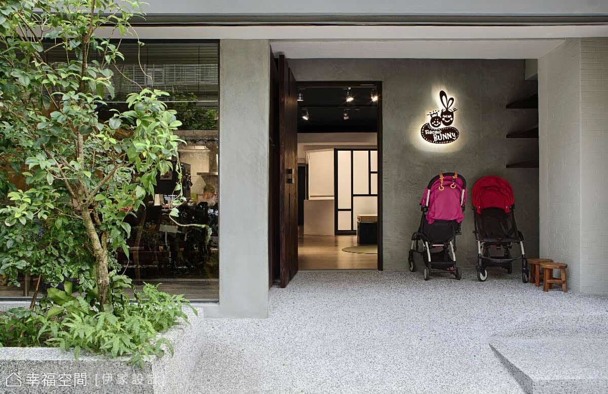店門入口