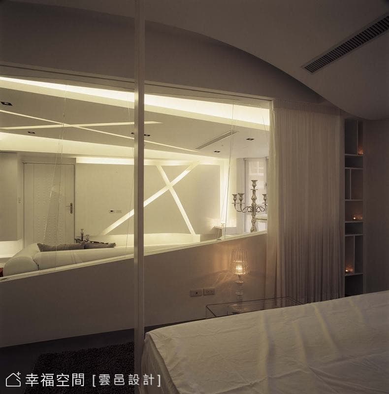 主臥房與客廳隔間