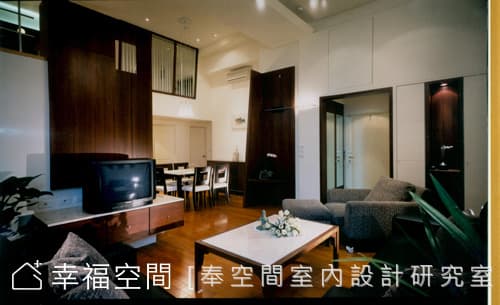 望向餐廳
