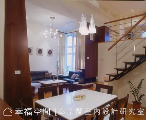 望向客廳