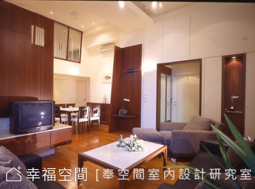 望向餐廳