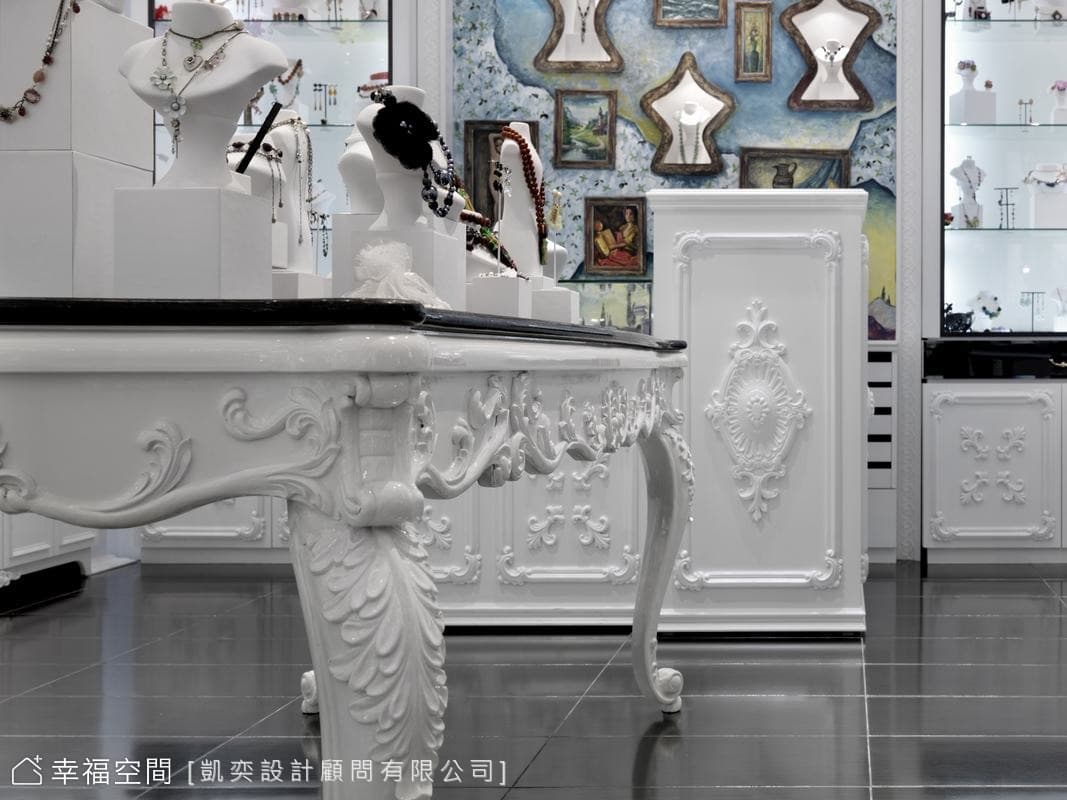 華美雕飾